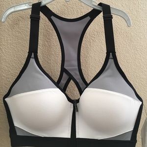 New Victoria Incredible Front Close Sport Bra 32C